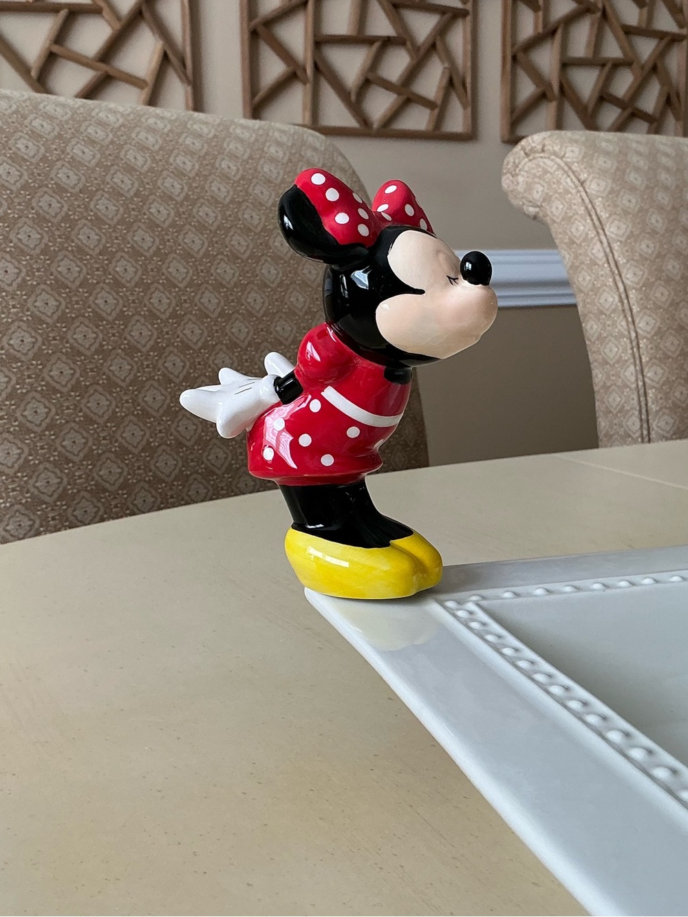 XXL Kissing Minnie Mouse Platter Decoration 😘